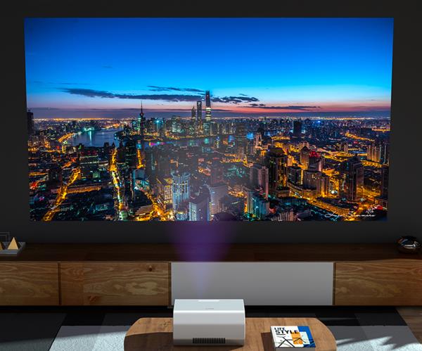 當(dāng)貝市場親測微鯨智能投影儀 影院般的體驗(yàn)效果與精致包裝設(shè)計(jì)